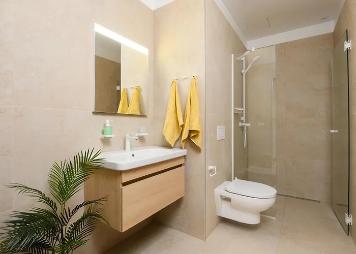 Modern Close To And Spas Apartment *